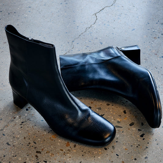 90s Via Spiga Black Leather Square Toe Block Heel Bootie Size 9 Made in Italy