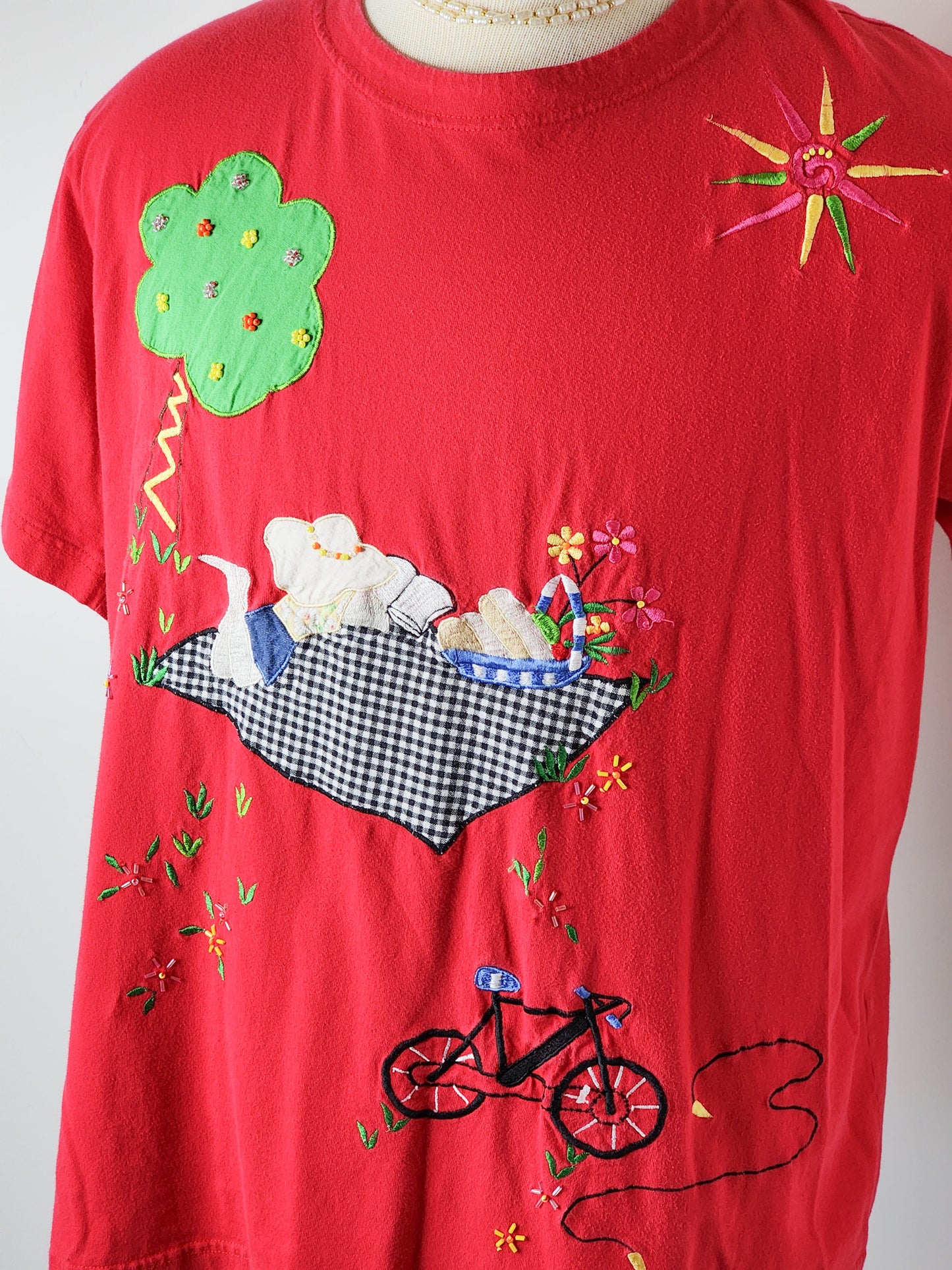 Vtg Embroidered Summer Scene Red Tee