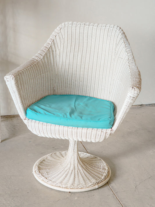 Vtg White Wicker Tulip Chair w/ Cushion