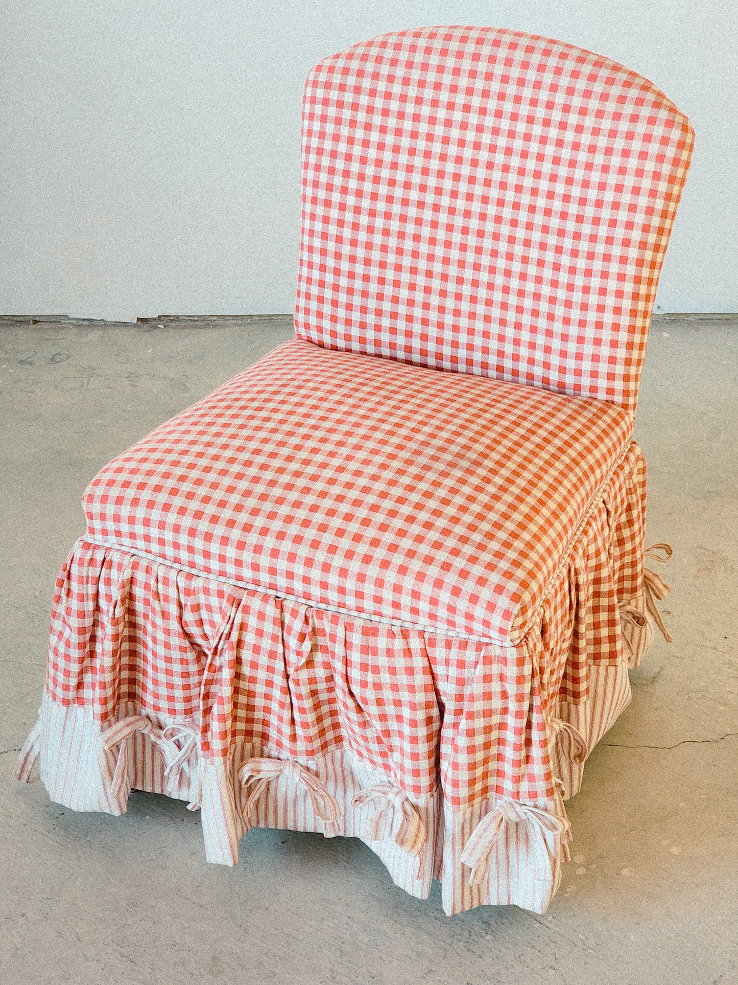 Adorable Vtg Red Gingham Bow Accented Slip Covered Accent Chair