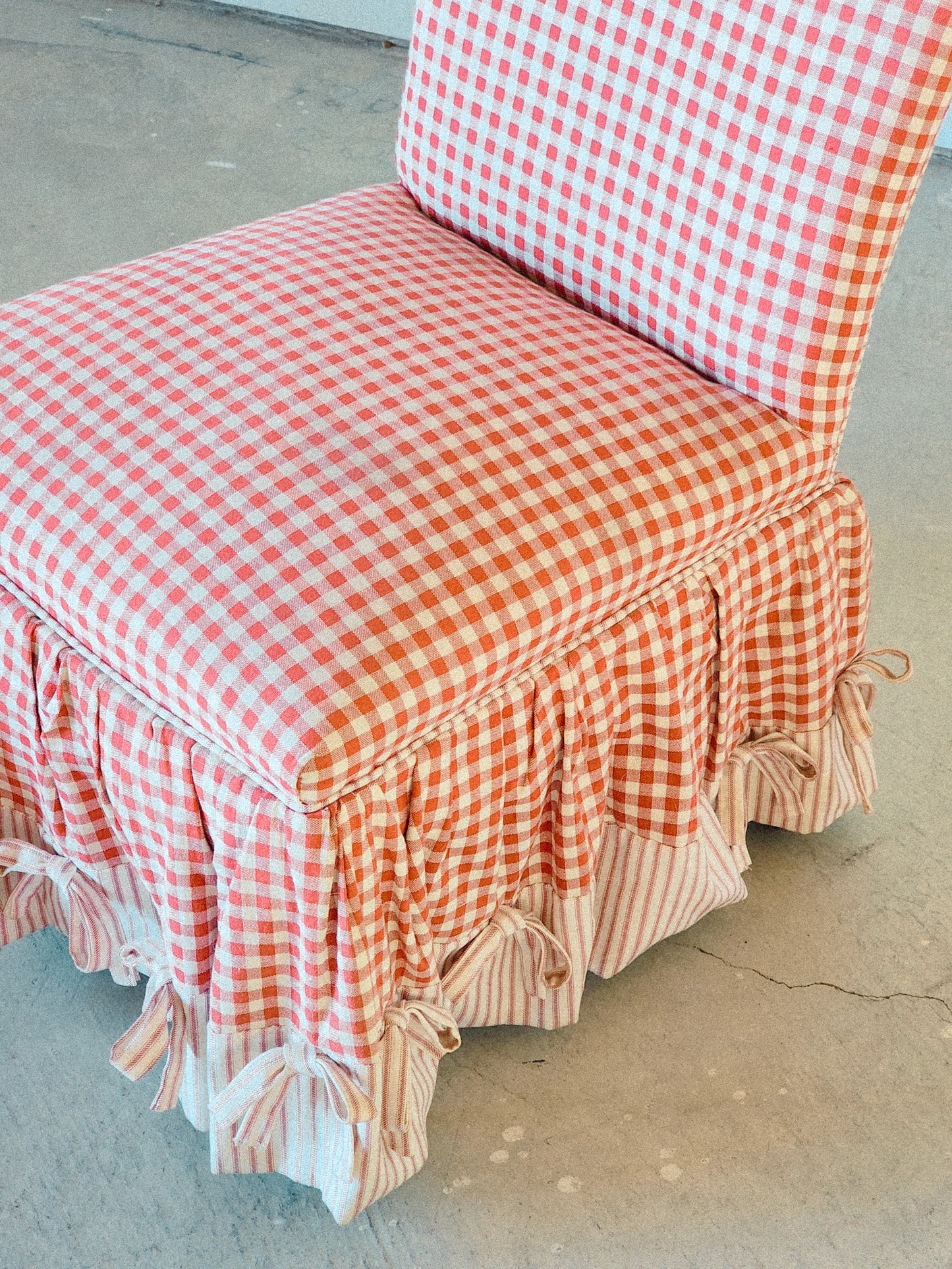 Adorable Vtg Red Gingham Bow Accented Slip Covered Accent Chair