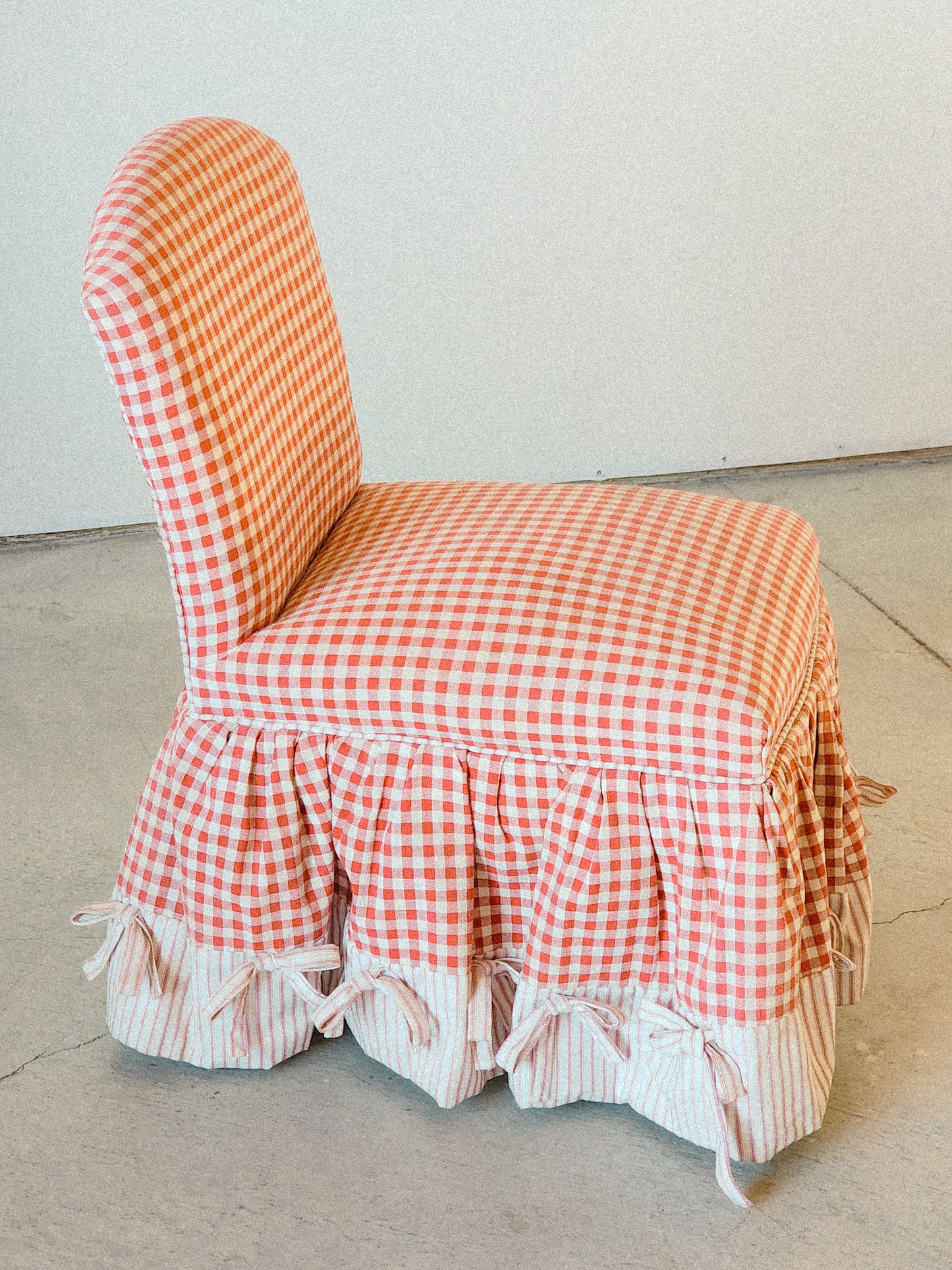 Adorable Vtg Red Gingham Bow Accented Slip Covered Accent Chair