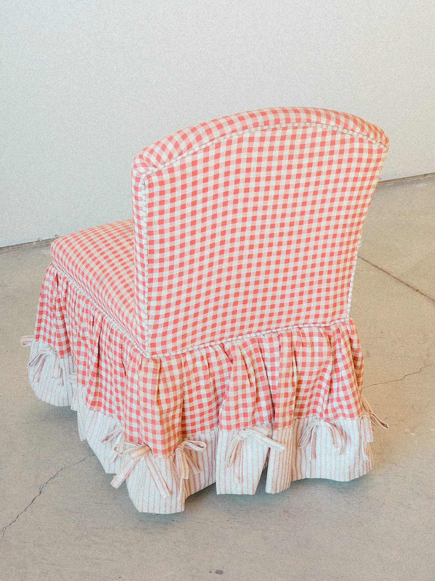 Adorable Vtg Red Gingham Bow Accented Slip Covered Accent Chair