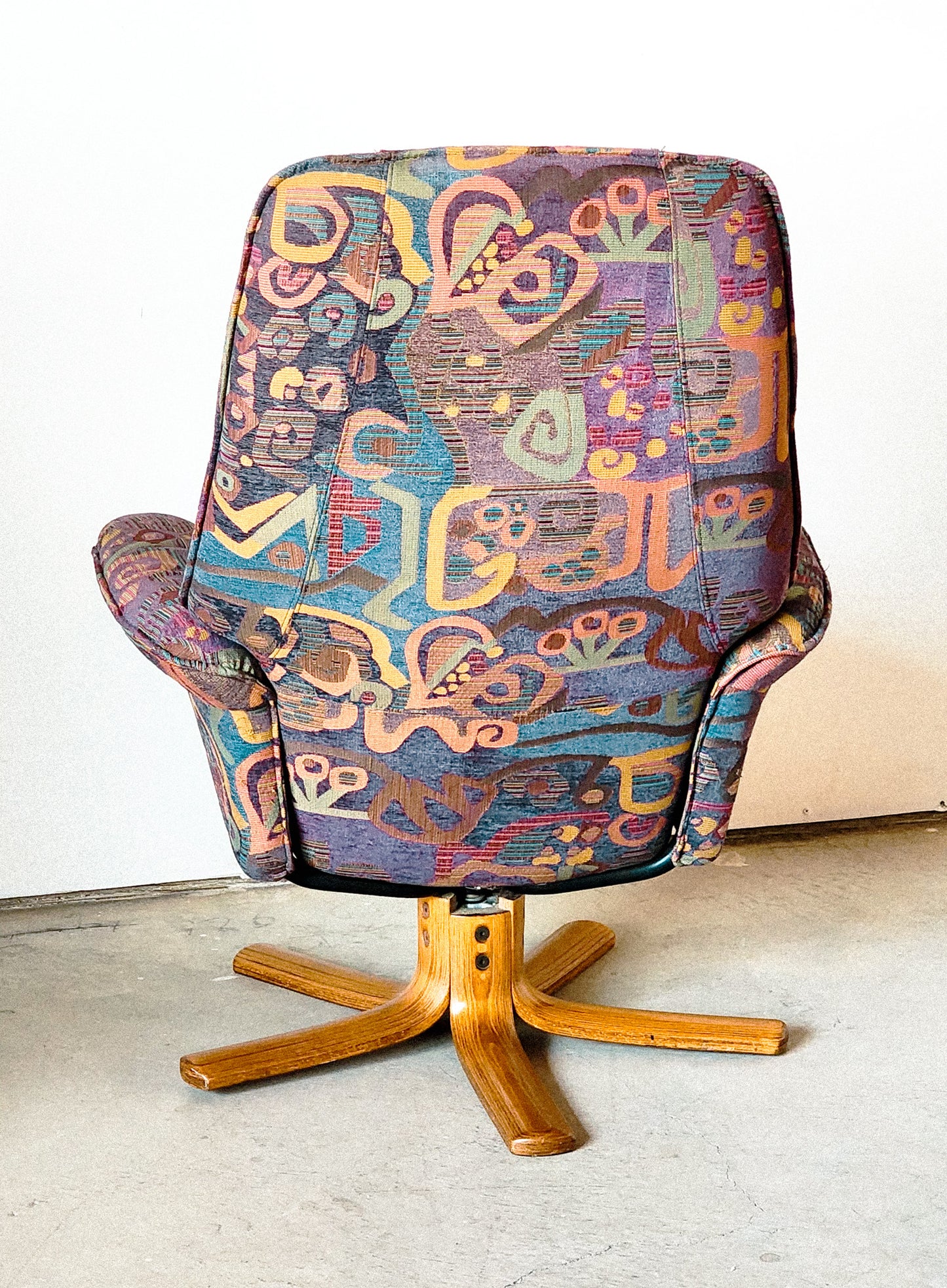 Vintage Norwegian Purple Patterned Recliner & Ottoman For Hjellegjerde Mobler