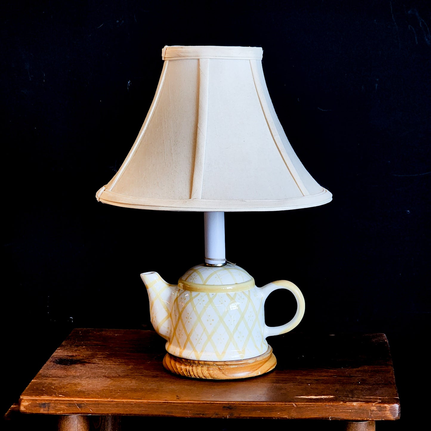 Vintage Ceramic Yellow Teapot Lamp