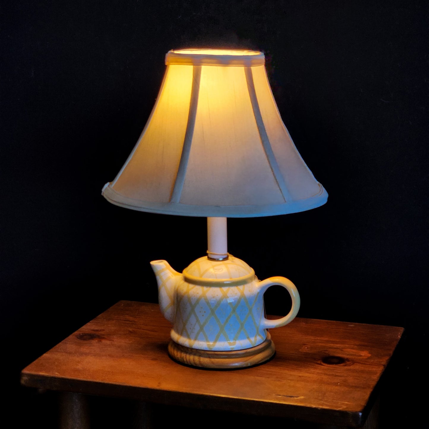 Vintage Ceramic Yellow Teapot Lamp