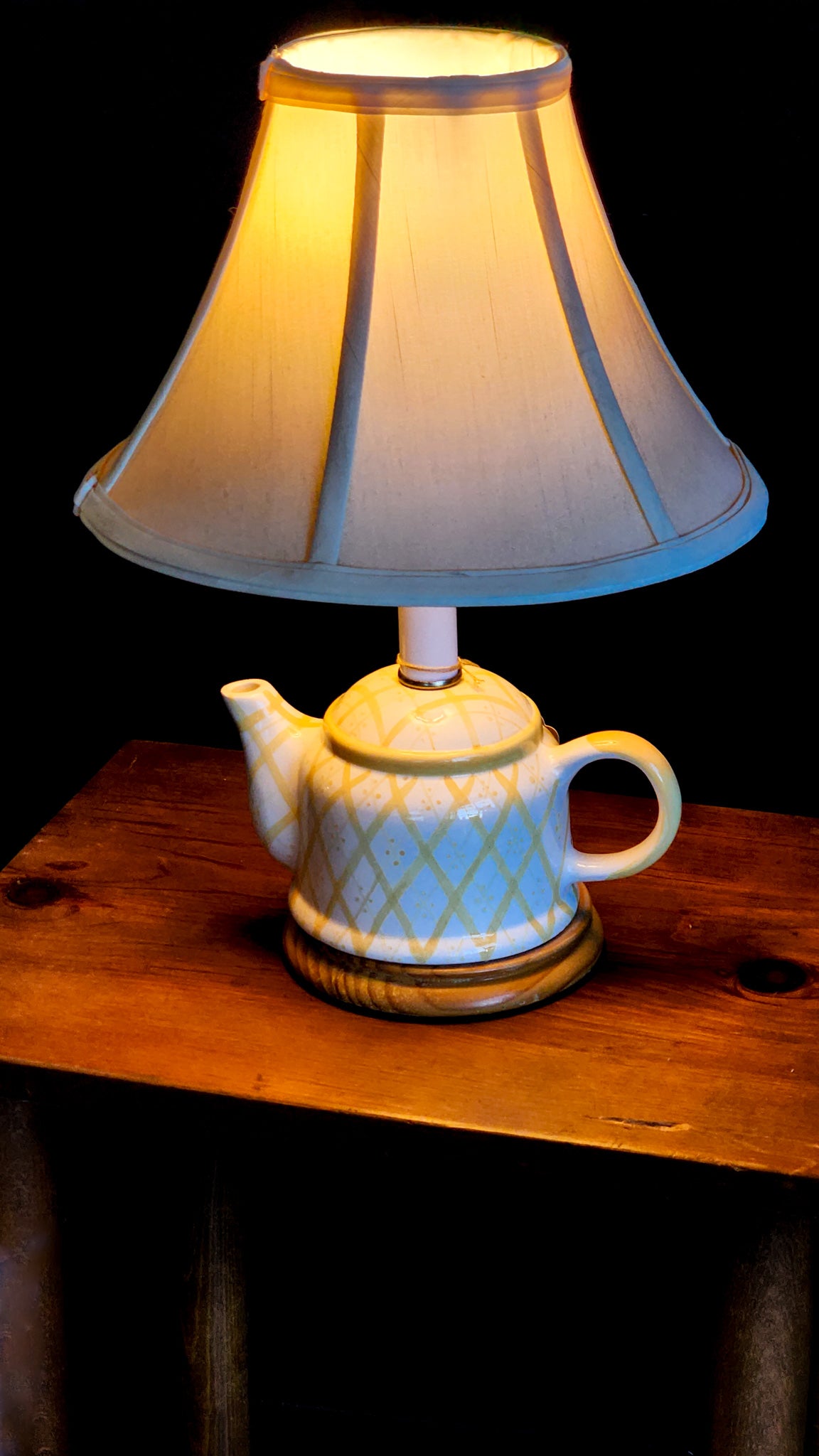 Vintage Ceramic Yellow Teapot Lamp